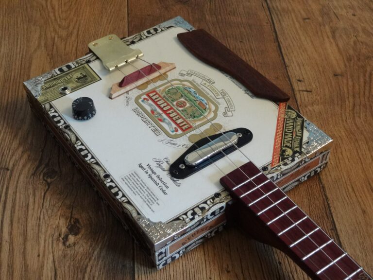 cigar box guitare 3 cordes
