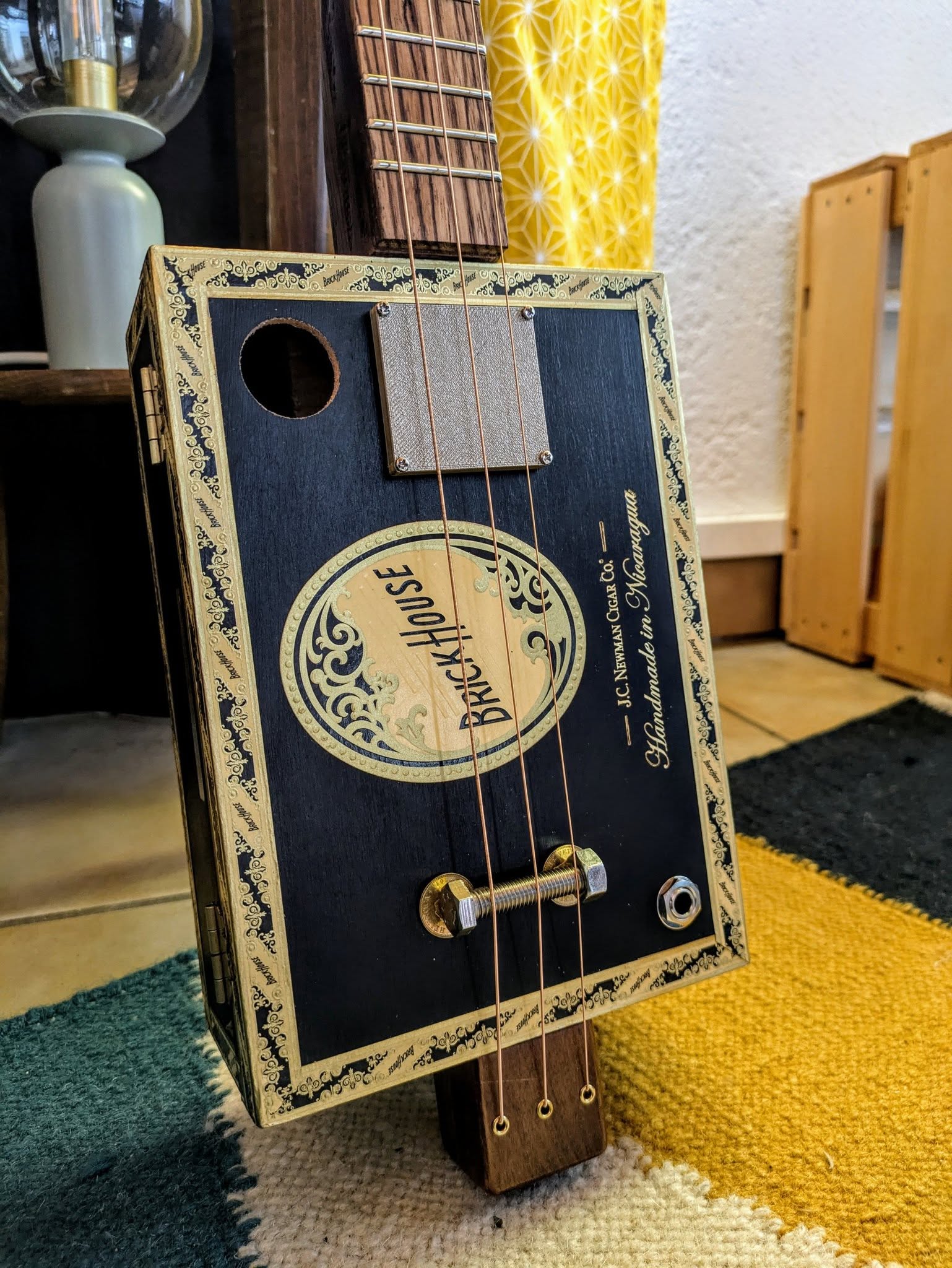 guitar cigar box 3 cordes- cigar box guitar club